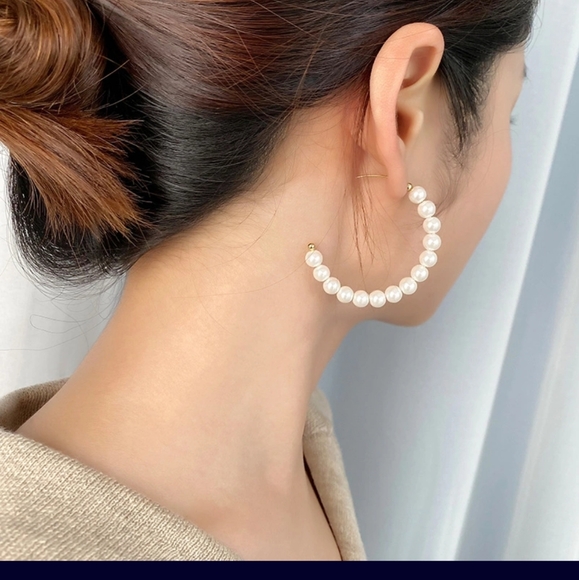 Luxurious 18K Gold Pearl Earrings - Perfect for Any Occasion - Picture 1 of 3